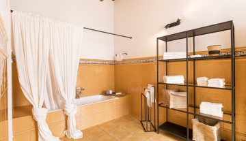 Resa estates rental in jesus 2022 finca private pool in Ibiza house bathroom.jpg